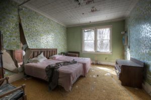 dirtyhotelroom-1529947160260-300x199.jpg