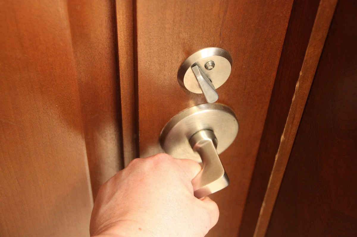 hand-turning-lever-1536431662774.jpg