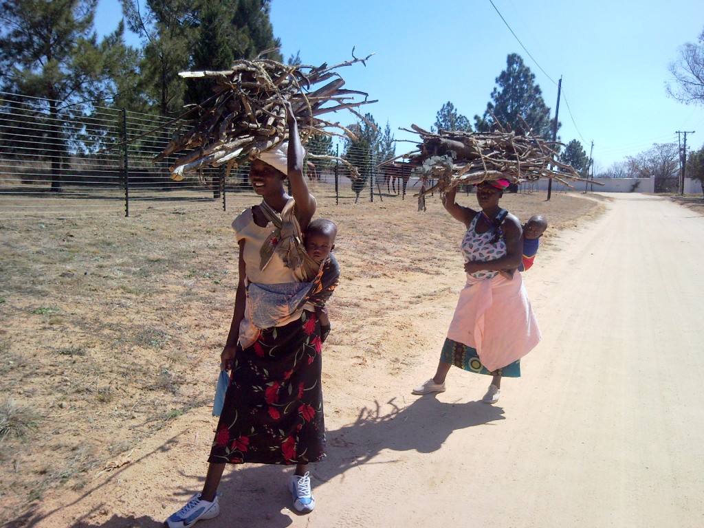 african_mothers_at_work-1539282252110.jpg