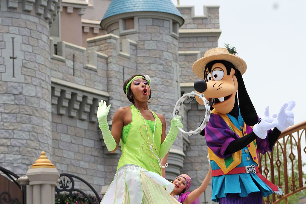 mickey-s_royal_friendship_faire_-27703132876--1540244803574.jpg