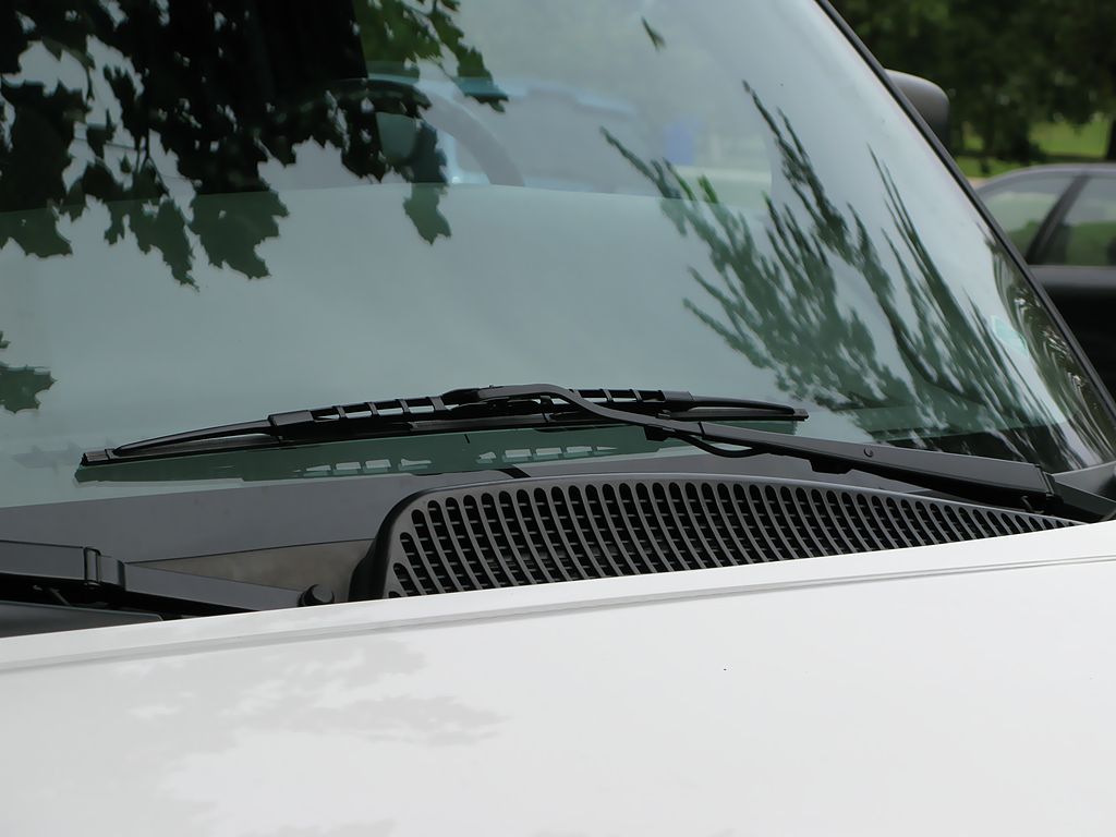 1024px-windshield_wiper_1-1540776702923.jpg