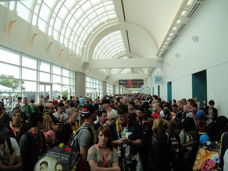 san_diego_comic-con_2011_-_crowds_line_up_for_the_exhibition_hall_-59915394-1550107017897.jpg