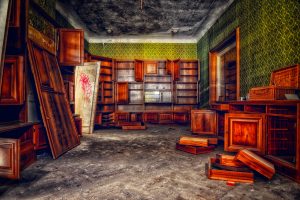 clutter-4825256-300x200.jpg