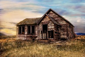 old-farmhouse-2535919-300x200.jpg