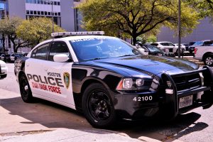police-3274553-300x200.jpg