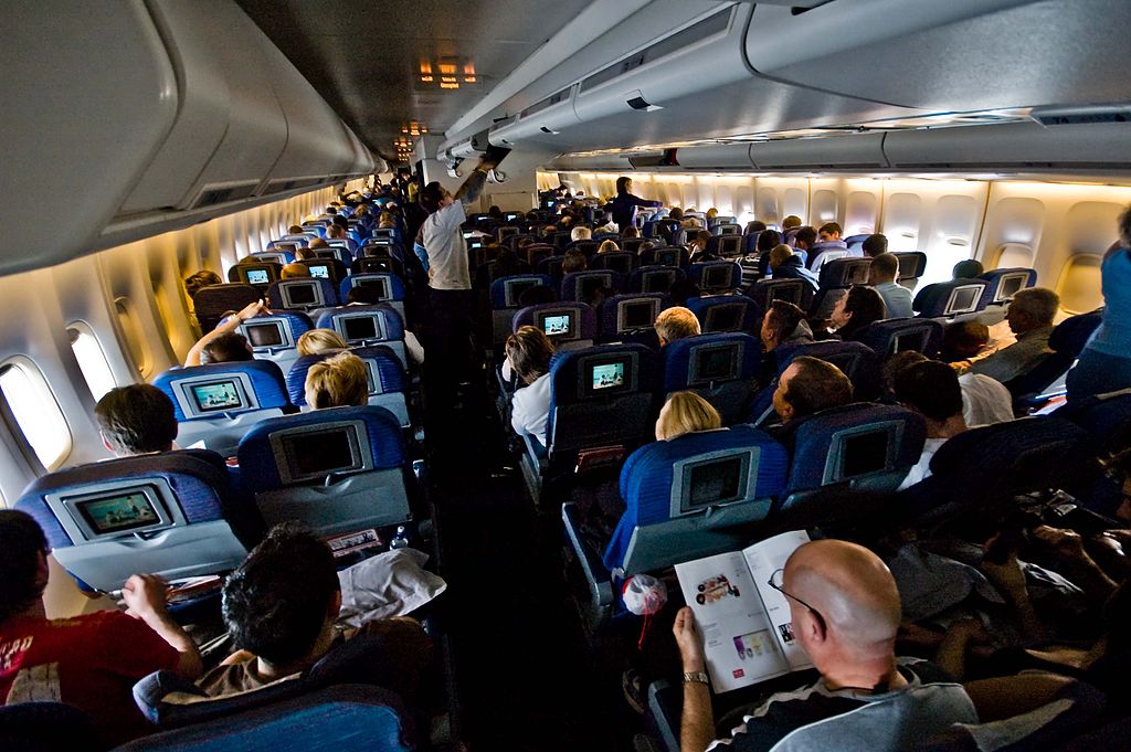 1024px-british_airways_747-400_world_traveller_cabin-1551239424029.jpg