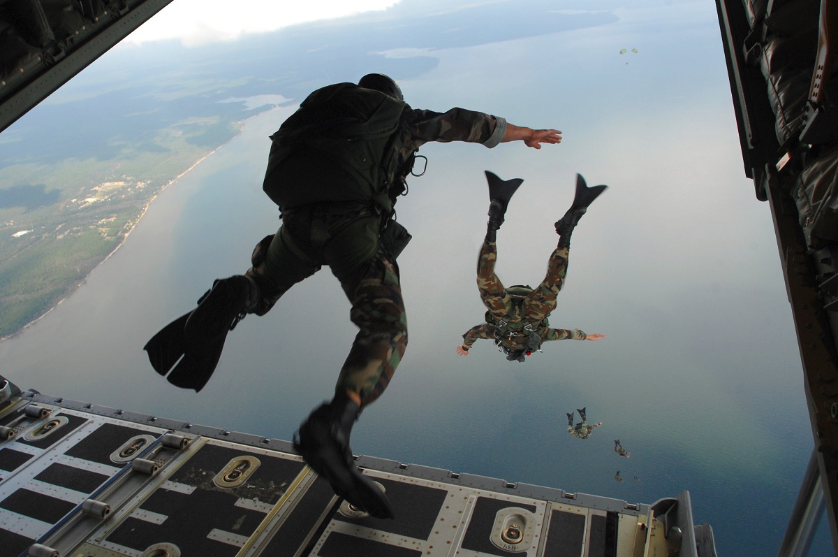 720th_special_tactics_group_airmen_jump_20071003-1551229924009.jpg