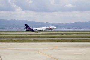 fedex-2655332-300x200.jpg