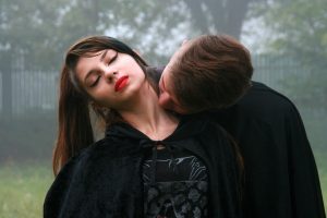 vampire-1016196_1920-300x200.jpg