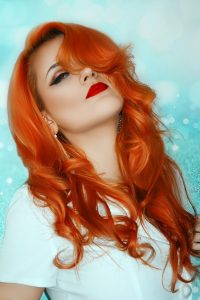 woman-3287593_1920-200x300.jpg