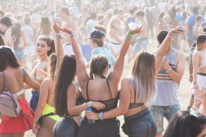 concert-crowd-dancing-1540338-300x200.jpg
