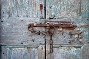 deadbolt-3378365-300x199.jpg