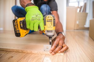 handyman-3546194_1920-300x200.jpg