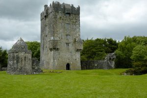 1024px-Aughnanure_Castle_pixinn.net_-300x199.jpg