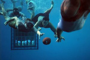 800px-US_Navy_110603-N-AD372-308_Students_at_the_Naval_Diving_and_Salvage_Training_Center_play_underwater_football_to_cool_down_after_physical_training-300x199.jpg