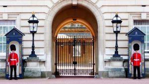 buckingham-palace-978830_1920-300x169.jpg
