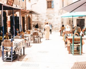 louis-hansel-shotsoflouis-bKPTbZe-P2k-unsplash-1-300x240.jpg