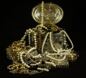treasure-395994-300x272.jpg