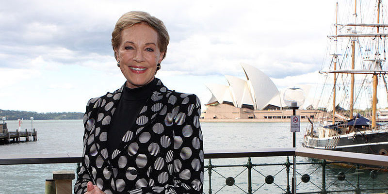 mob800px-Julie_Andrews_(8742617433)