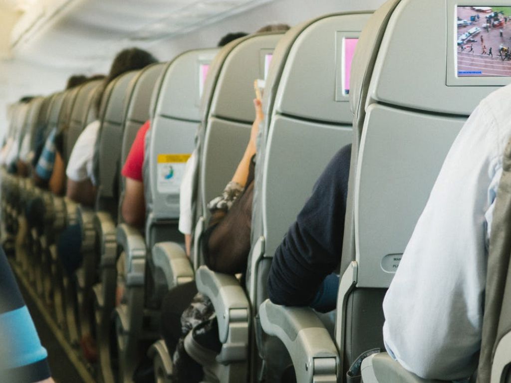 Real-Life-Stories-Embarrassingly-Entitled-Airline-Passengers-44.jpg.optimal.jpg
