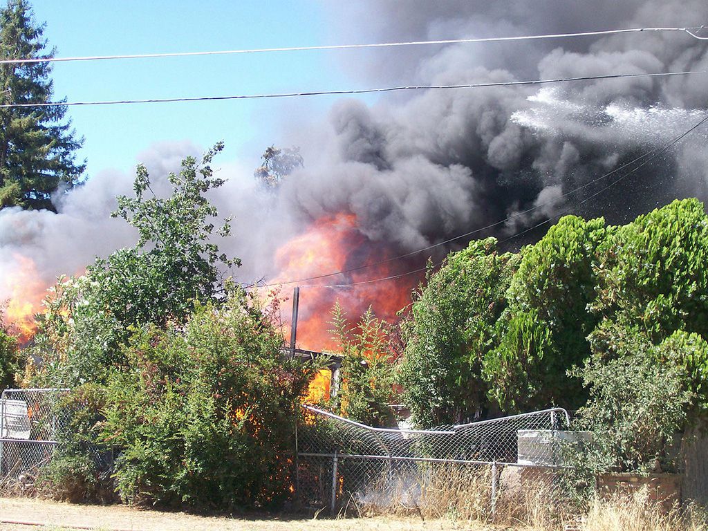 resize1280px-House_fire_with_smoke.jpg.optimal.jpg